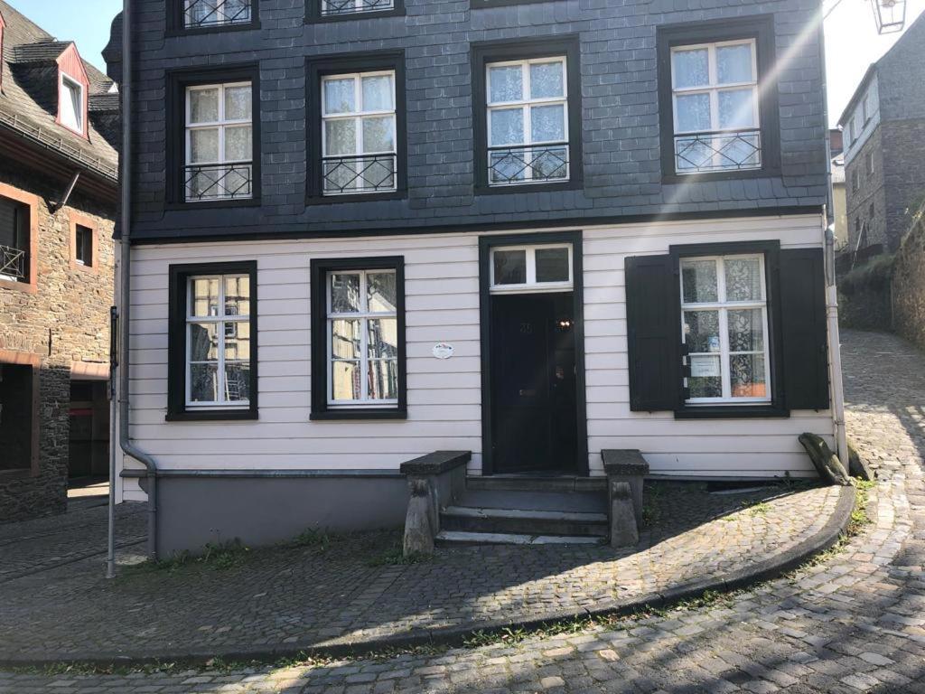 Boutique Fachwerkhaus Thirty Five Apartment Моншау Екстериор снимка